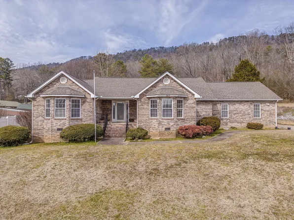 9017 Springfield Rd, Soddy Daisy, TN 37379