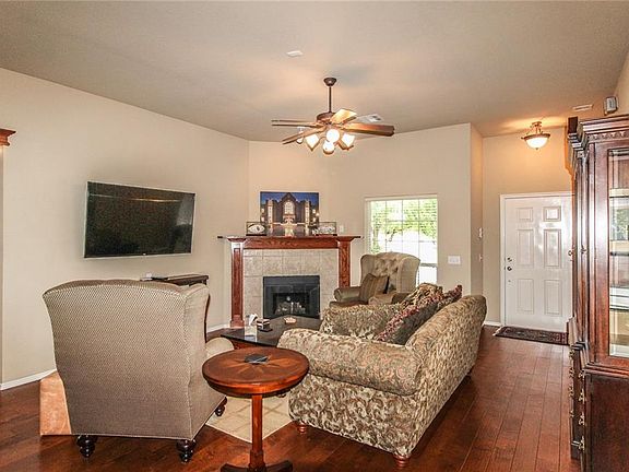 4th image of 1616 Creekside Ln