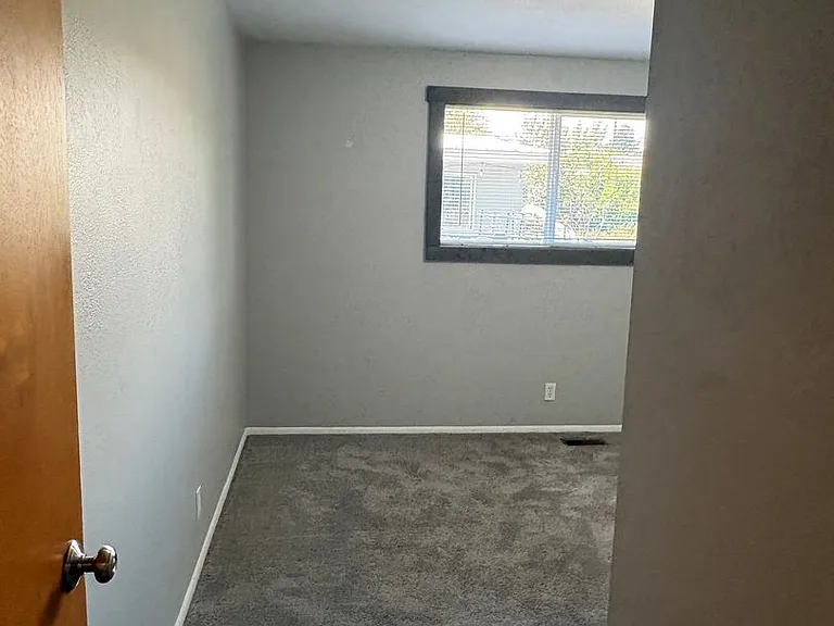 2109 S Illinois Ave — Photo 13