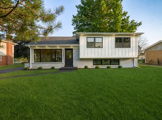 1707 W Martin Ln, Mount Prospect, IL 60056