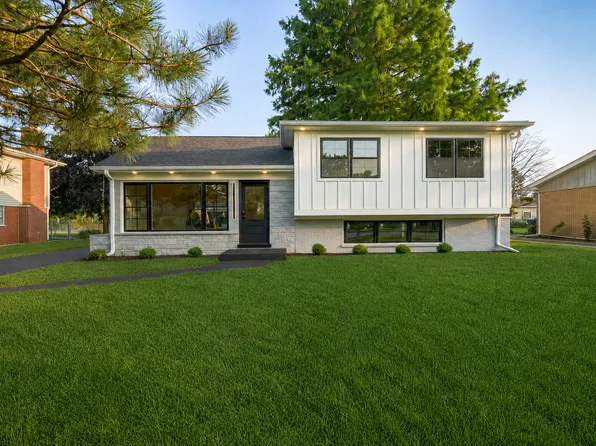 1707 W Martin Ln, Mount Prospect, IL 60056