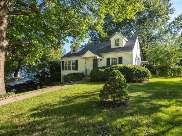 309 NE Northcrest Dr, Kansas City, MO 64116