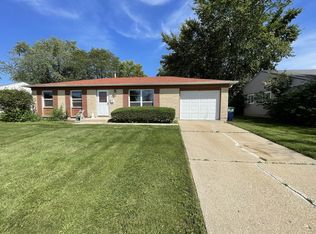 427 Ridge Cir, Streamwood, IL 60107