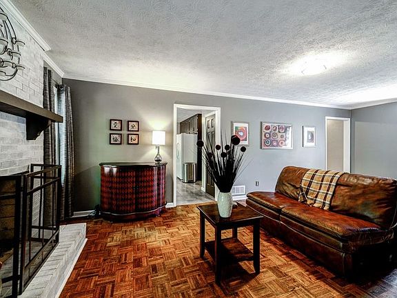 5th image of 1421 Edinburgh Dr