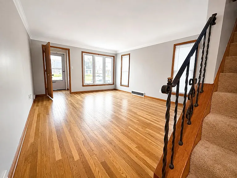 4706 Redfern Rd — Photo 5