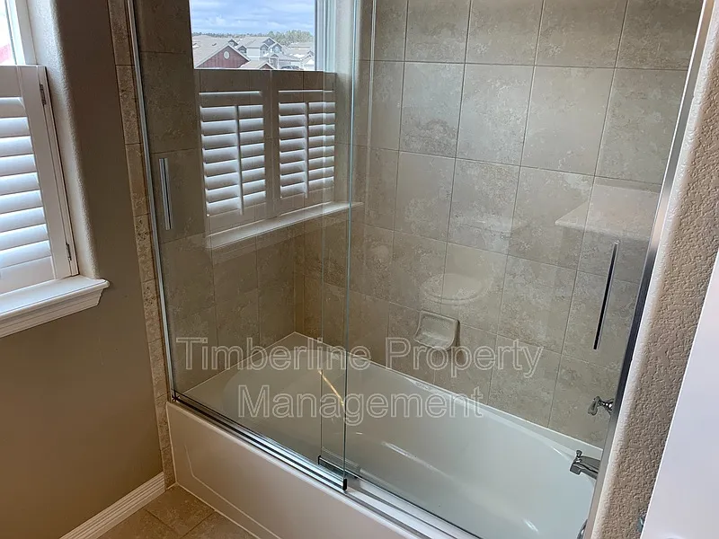 5 bed, 4.0 bath, 3200 sqft, $3,095 — Photo 4