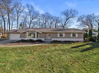 13235 W Old Oak Ln, New Berlin, WI 53151