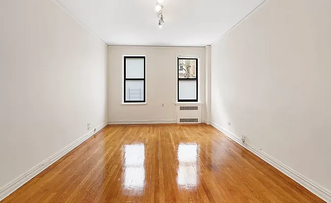 Rented by The Agency | media 25