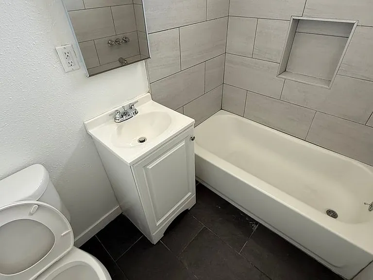 10705 S Figueroa St #7 — Photo 14