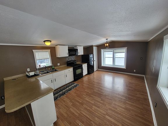 2nd image of 853 Glen Ave