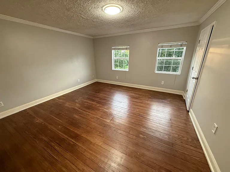 332 E Lincoln St — Photo 12