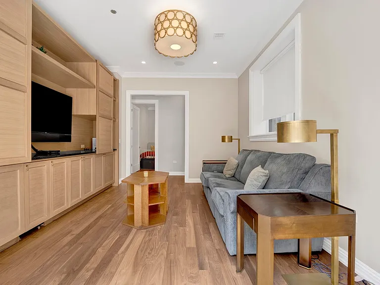 103 E Chestnut St #103 — Photo 9