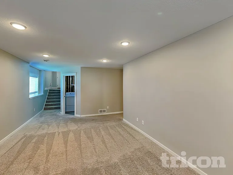 881 High St — Photo 3