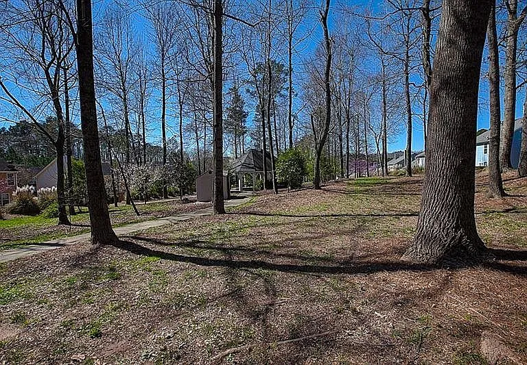 Gazebo field / path at Gates of Boudercrest