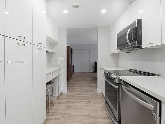 5th image of 90 Edgewater Dr APT 225
