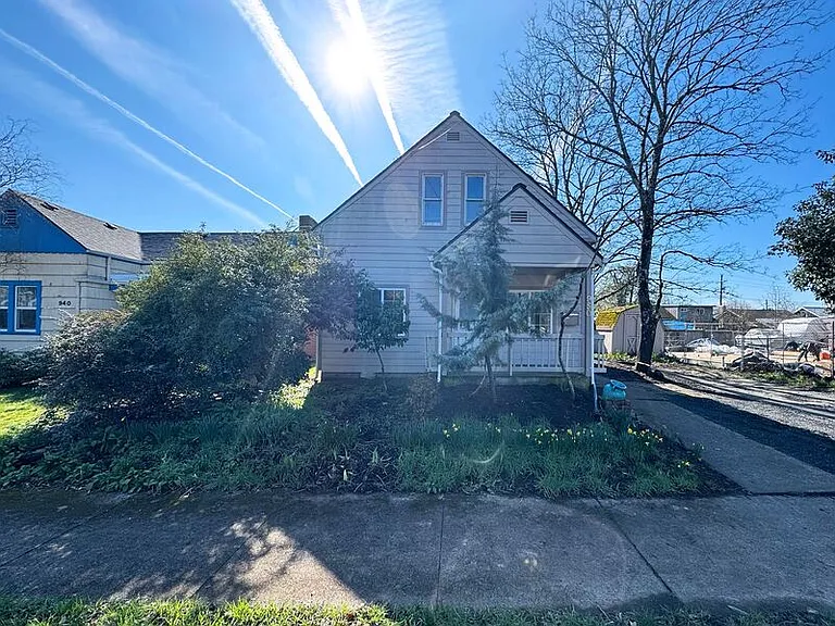 950 Clark St — Photo 1