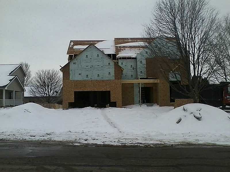 2nd image of 2223 Broadmoor Ln