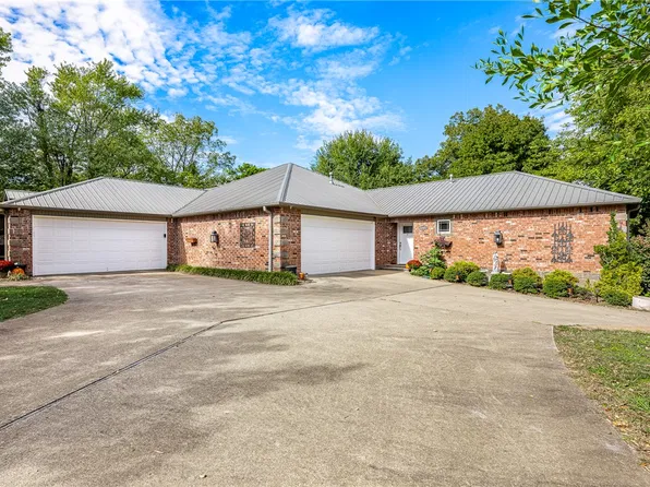 2493 & 2495 N Jeremiah Pl, Fayetteville, AR 72704