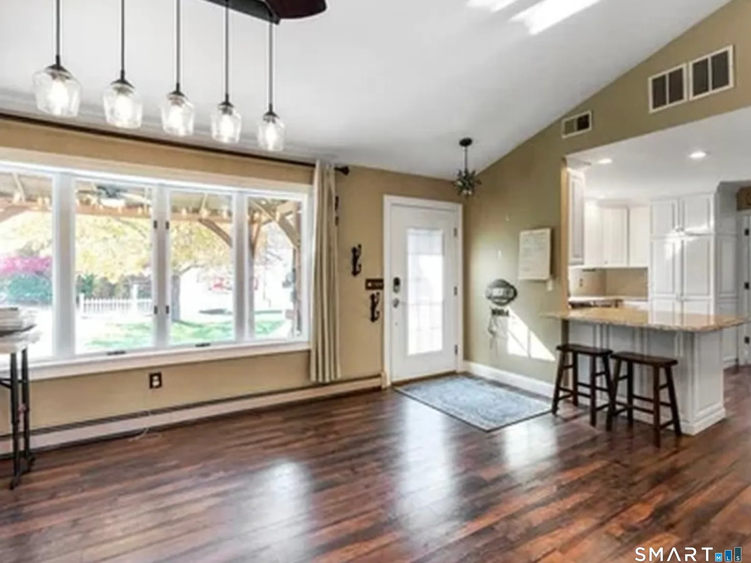 2 bed, 2.5 bath, 1112 sqft, $3,200 — Photo 2