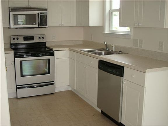 3rd image of 4907 N Hampton Dr SE