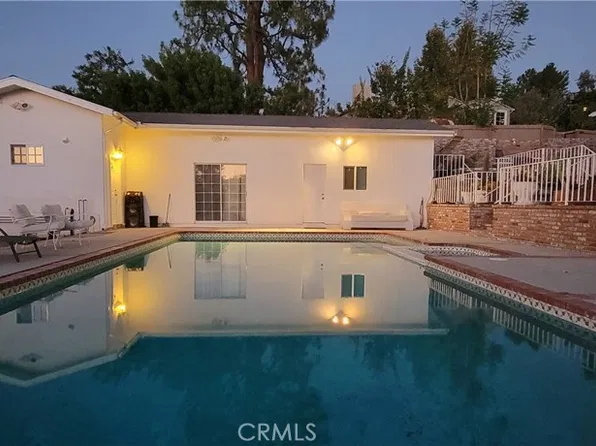4910 Brewster Dr #2, Tarzana, CA 91356
