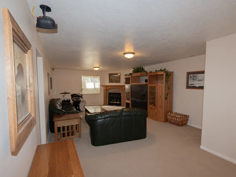 1452 Mountain Rd — Photo 3