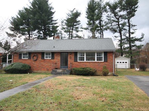 2nd image of 826 Yorkshire St