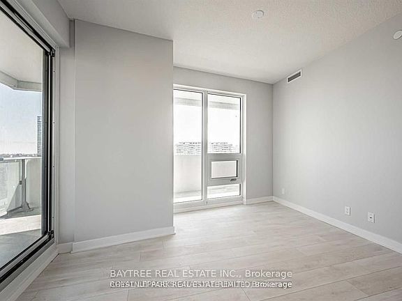 5th image of 2221 Yonge St #1202