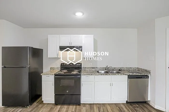 102 W Pliler St #100 — Photo 7