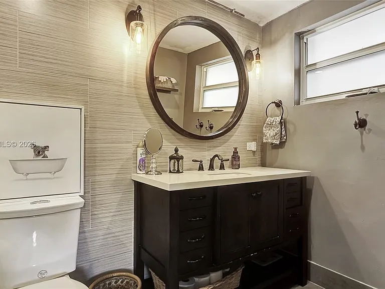 1521 SW 5th Ct — Photo 15