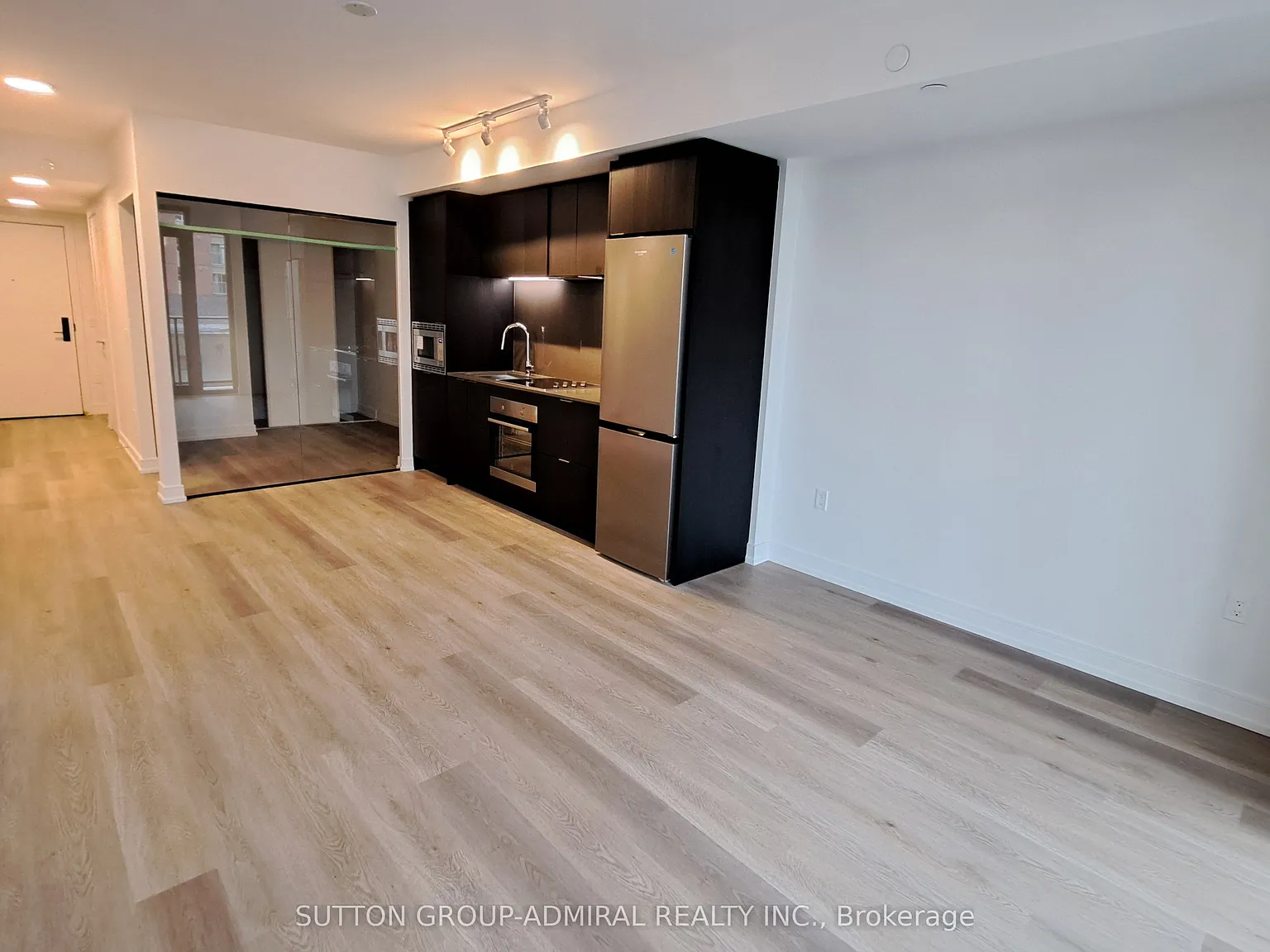 3 bed, $2,000 — Photo 3