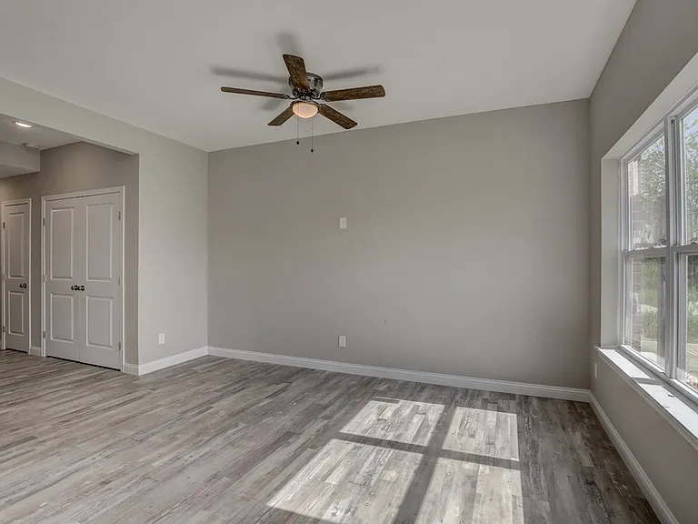 2327 Point Pl — Photo 10