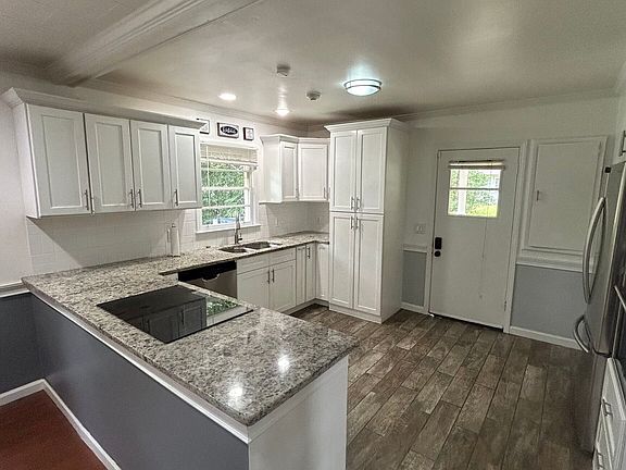 4th image of 629 Cooper Ave