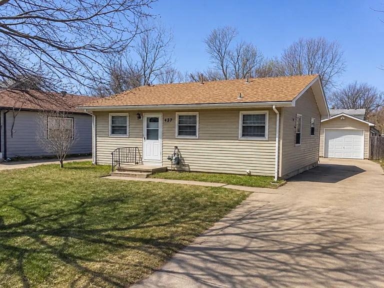 137 N Tracy St — Photo 1