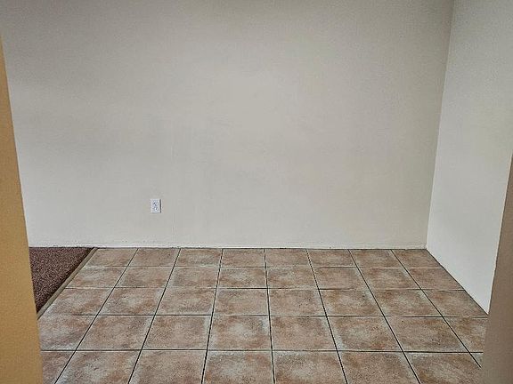 4th image of 1025 Whalley Ave #1