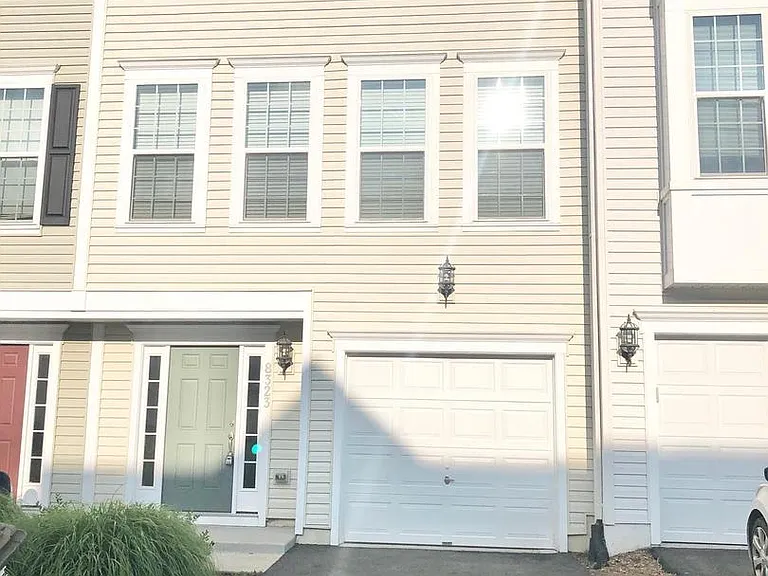 8323 Heritage Crossing Ct — Photo 25