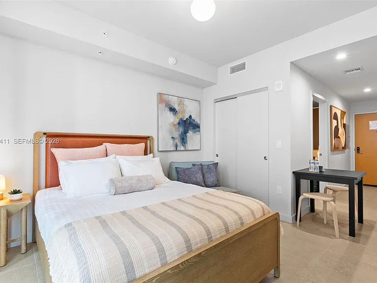 11 NE 6th St #2406 — Photo 2