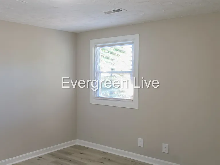 1612 Hopewell Ave — Photo 2