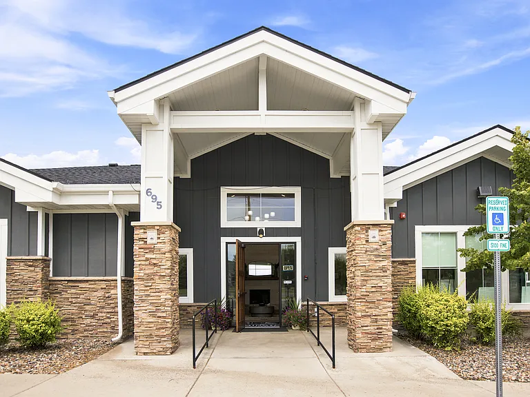 Remington Apartments — Photo 2