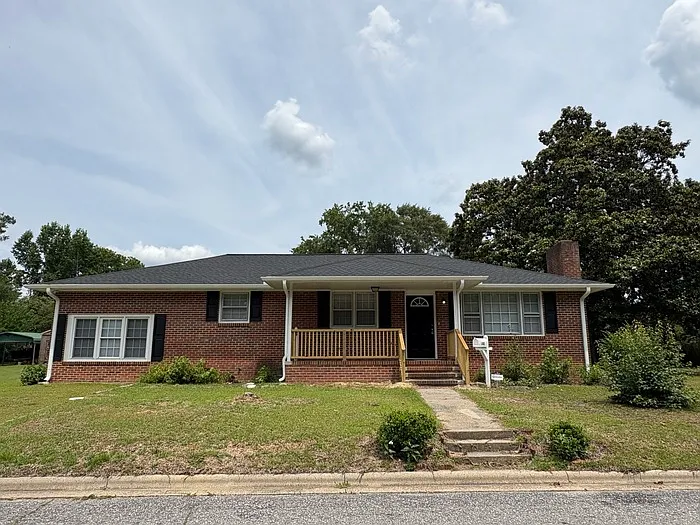 102 Weaver Dr — Photo 1