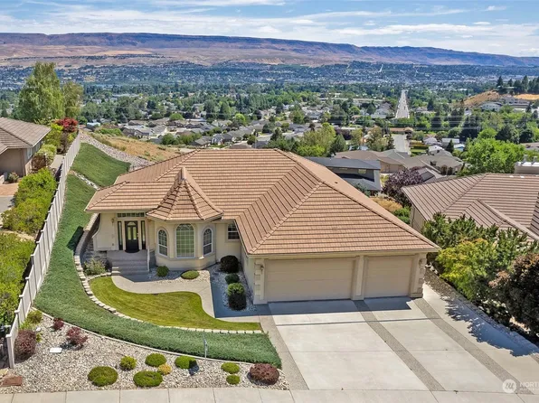 631 Castle Heights Drive, Wenatchee, WA 98801