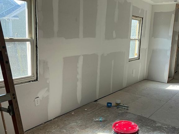 4th image of 1335 Augusta Ave