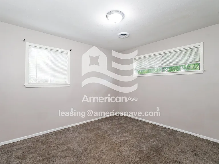 1511654_012_bedroom_12.jpg