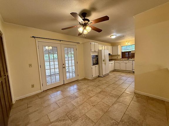 4th image of 206 Myrtlewood Dr