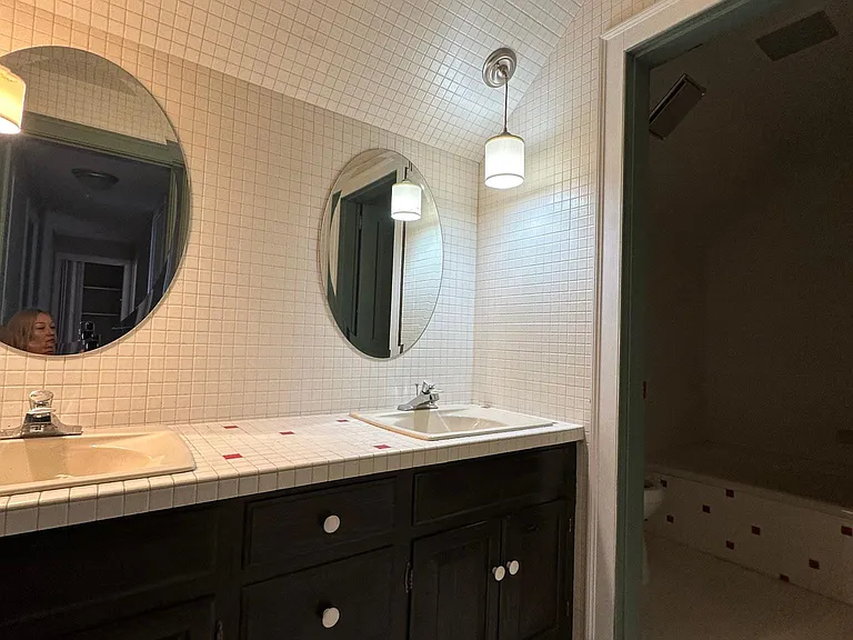 2860 Whitney Ave #1 — Photo 10