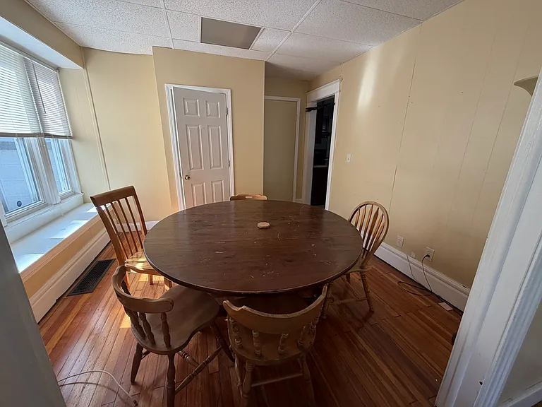 64 Barton St — Photo 13
