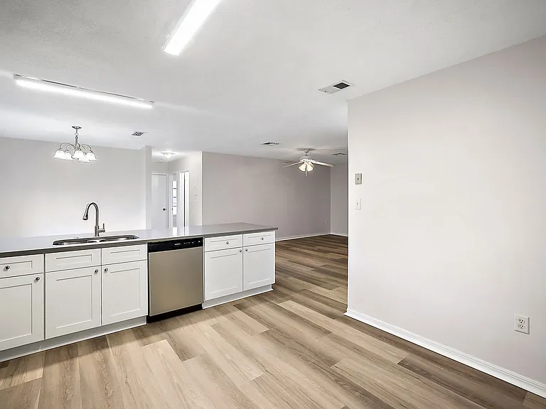 202 Fernwood St #1 — Photo 5