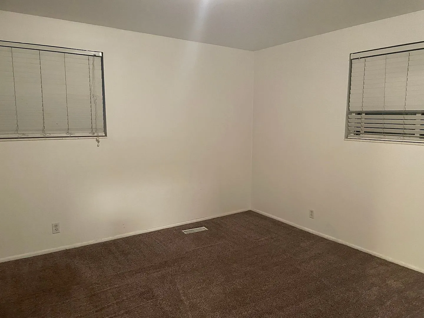 5776 S 2000 W — Photo 4