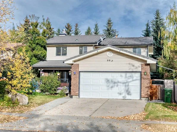 983 Woodbine Blvd SW, Calgary, AB T2W 4A7