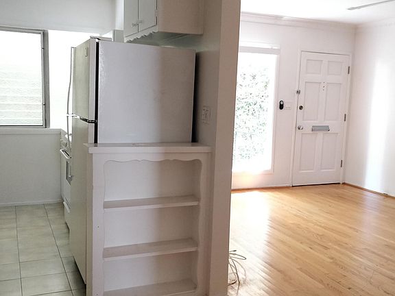2nd image of 1037 11th St APT 3